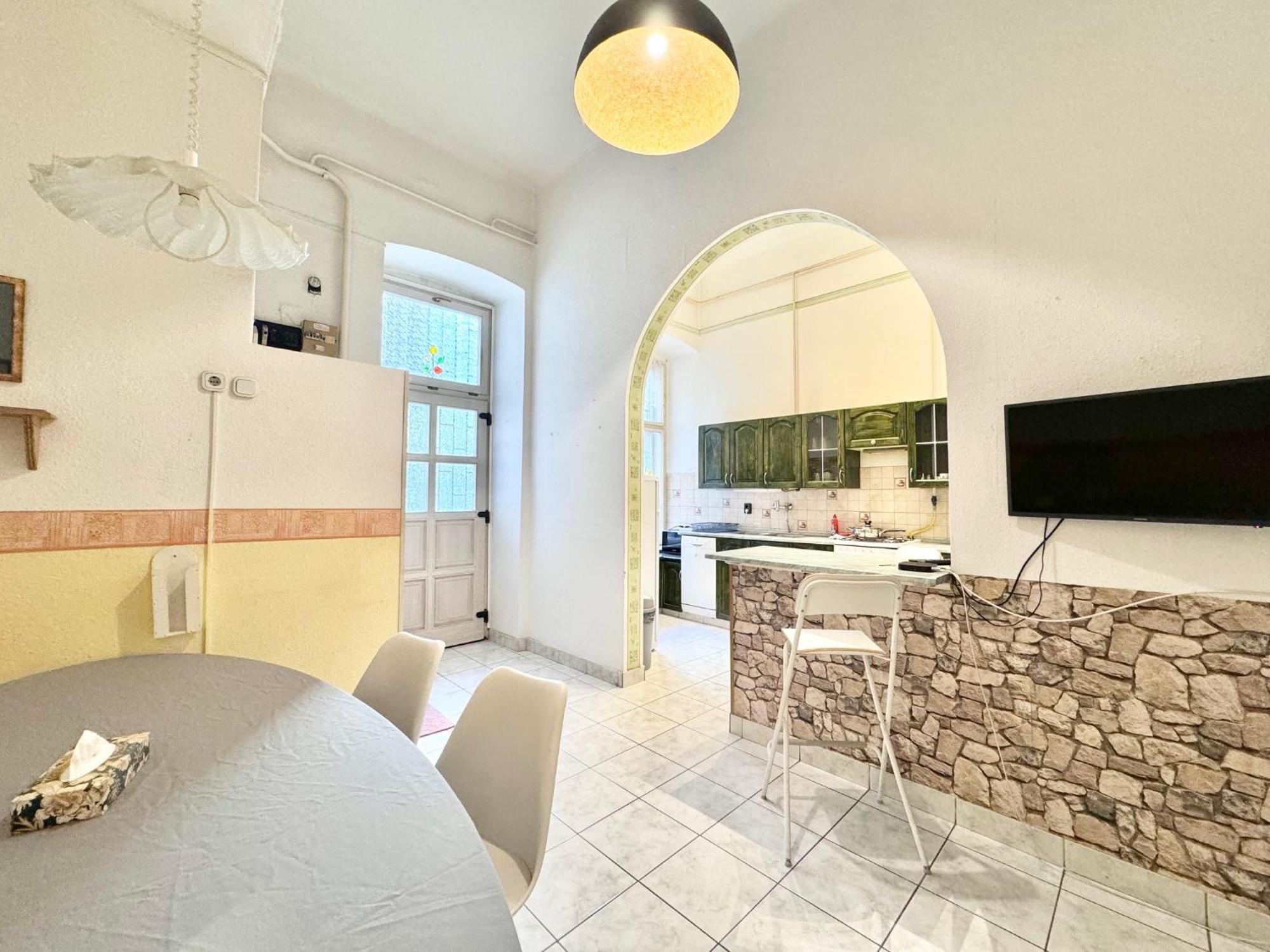 Apartment Lt 2 *